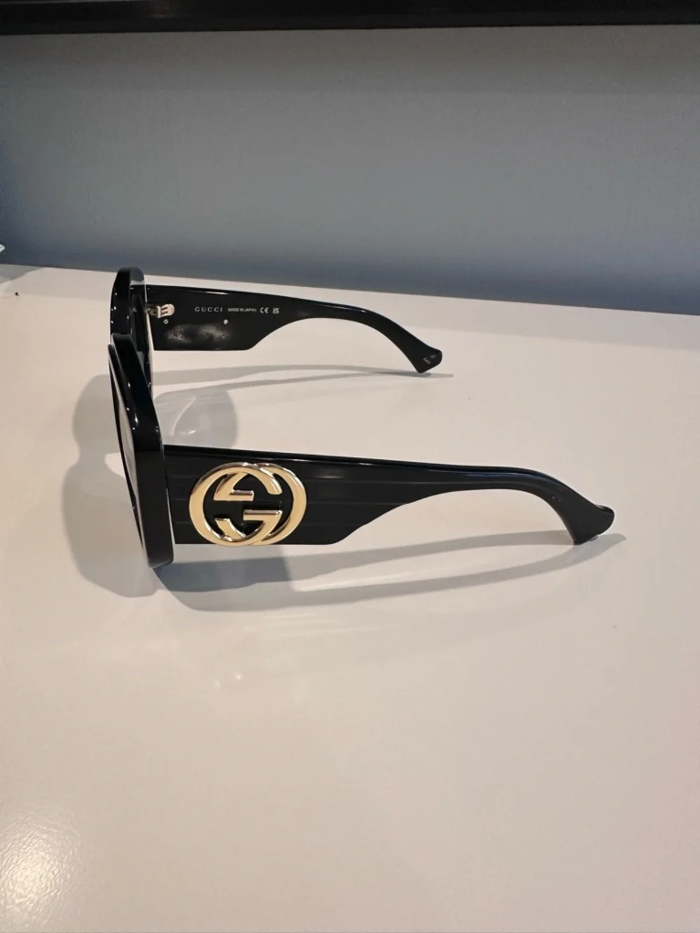 Black Oversized Round Women's Sunglasses - Picture 2 of 4